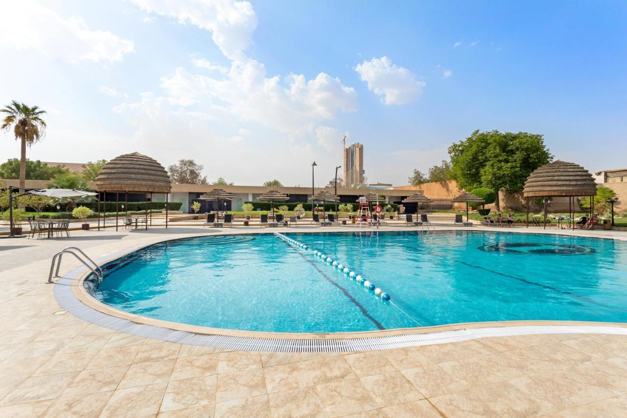 อินเตอร์คอนติเนนตัล ริยาดห์ Hotel ภายนอก รูปภาพ Swimming pool at the club