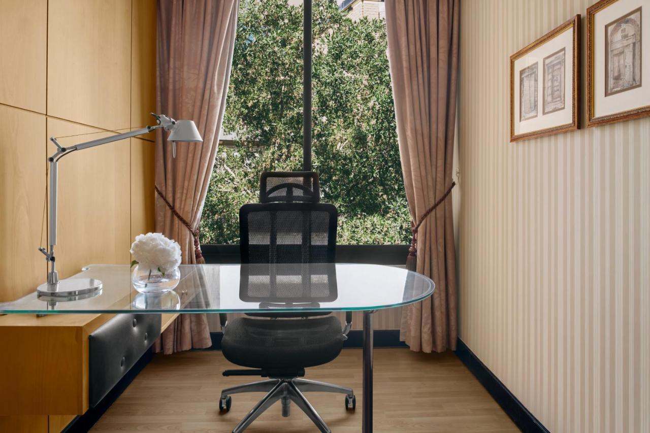 อินเตอร์คอนติเนนตัล ริยาดห์ Hotel ภายนอก รูปภาพ A typical office at the hotel
