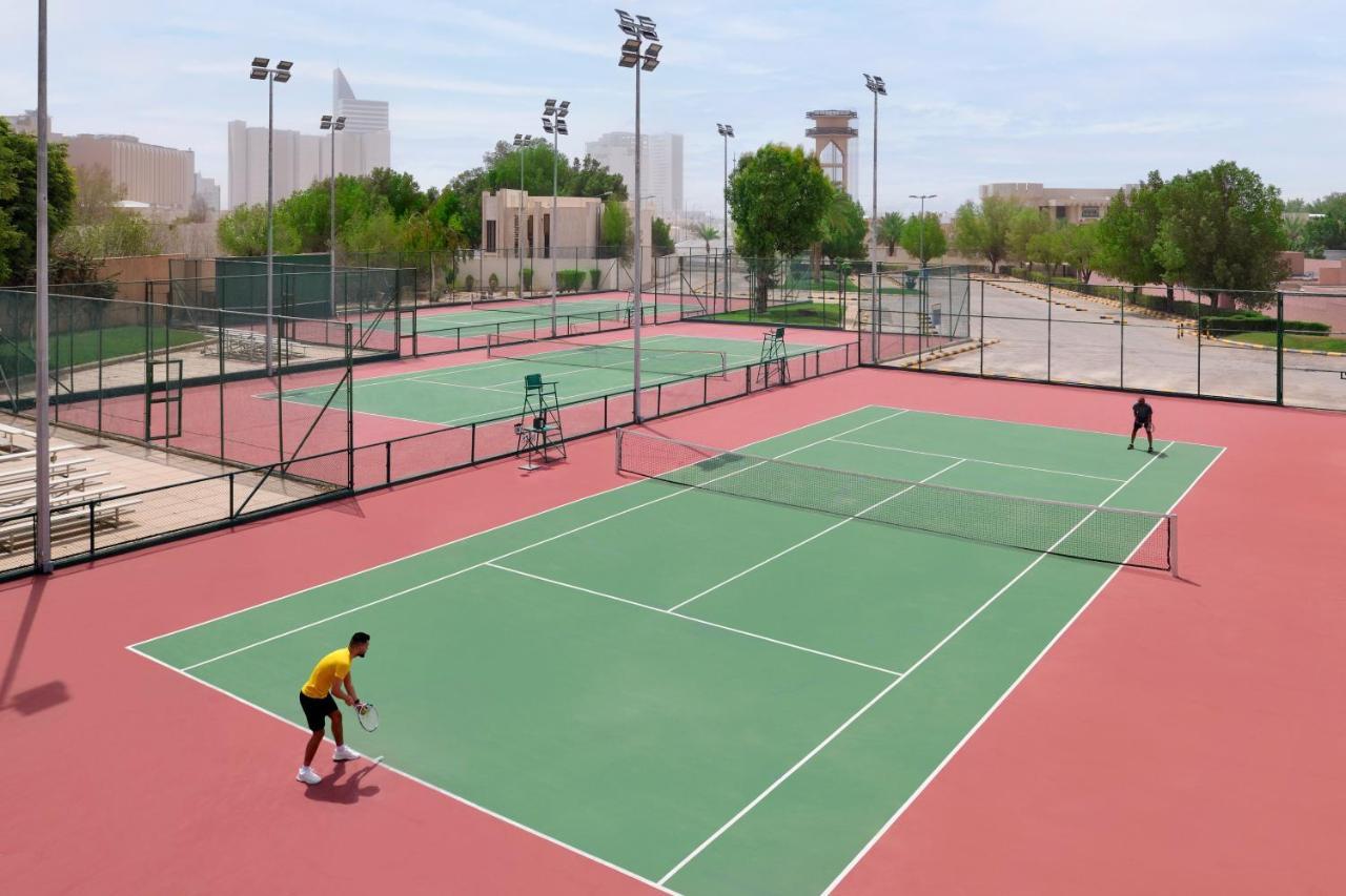 อินเตอร์คอนติเนนตัล ริยาดห์ Hotel ภายนอก รูปภาพ Tennis courts at the Arizona State University Tennis and Swim Center