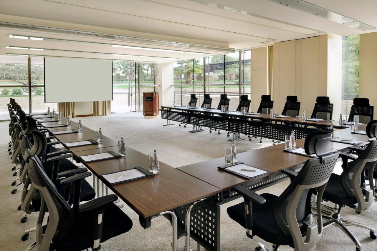 อินเตอร์คอนติเนนตัล ริยาดห์ Hotel ภายนอก รูปภาพ A meeting room